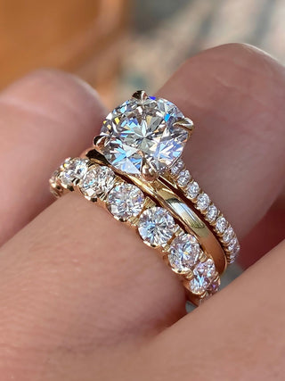Various diamond ring settings designed to enhance size appearance, including halo and bezel styles.