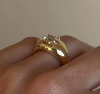 The Aurea Oval Ring