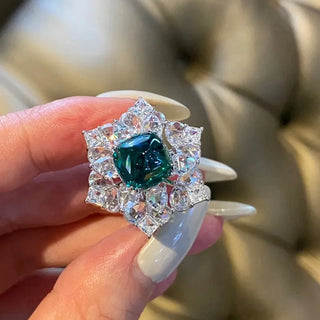 Azzallure Sugar-Loaf Emerald Ring featuring a domed lab-created emerald in a prong setting, flanked by lab sapphires on polished sterling silver.

