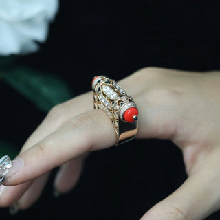Heritage ring in 925 sterling silver with coral cabochons and intricate latticework, inspired by royal vintage design