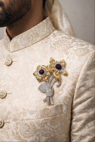Floral_brooch_close-up