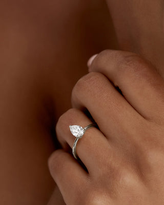 PEAR CUT LAB DIAMOND CLASSIC SOLITAIRE RING 18K GOLD
